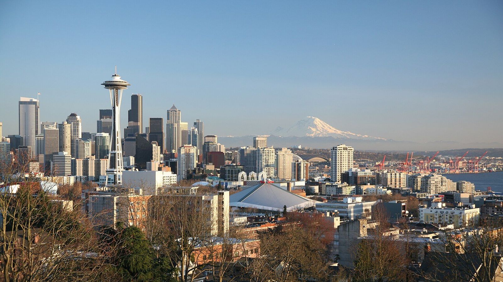 Seattle skyline with Mount Rainier from Kerry Park
